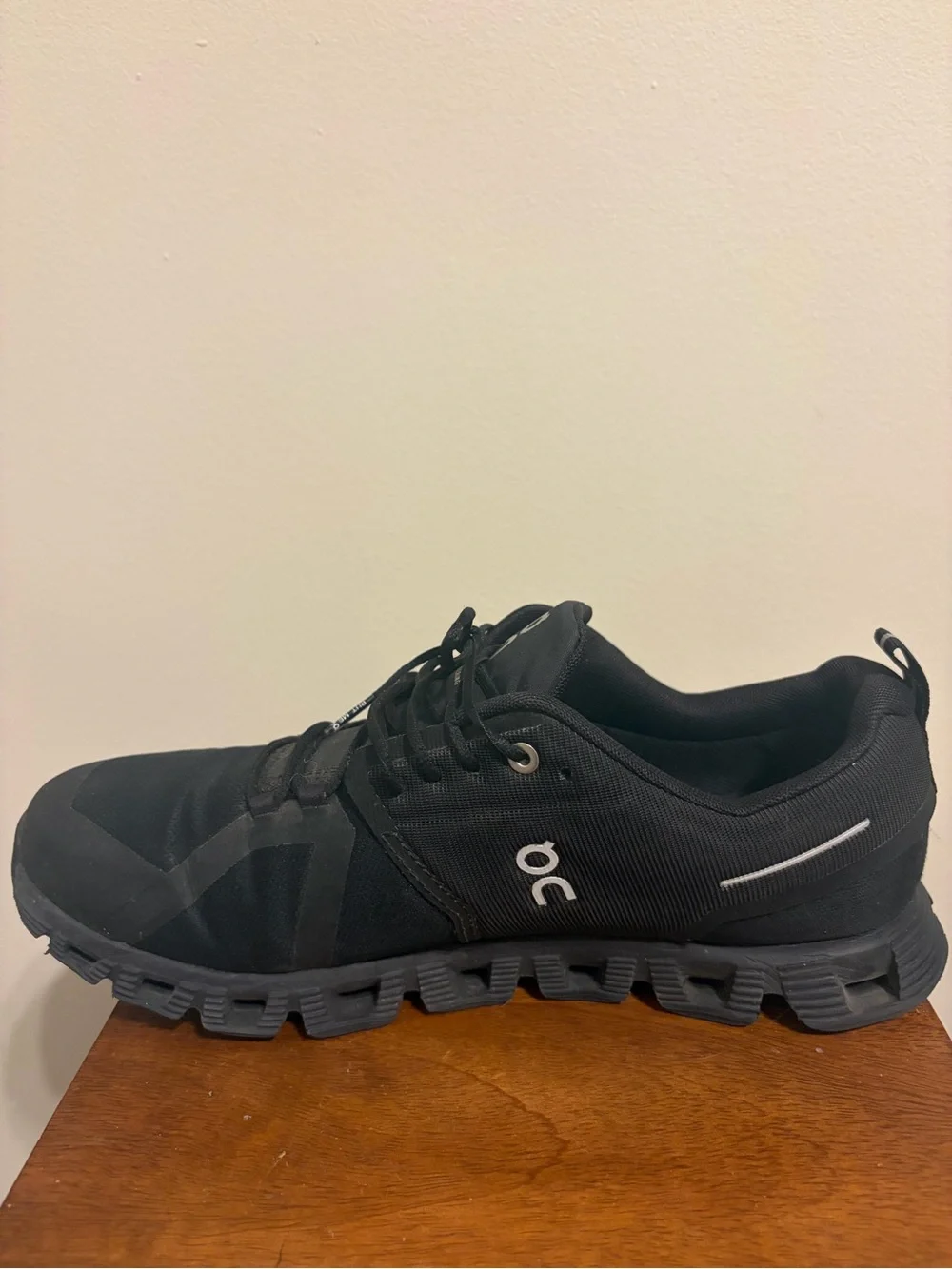 On Clouds Men's Black Performance Athletic Shoes